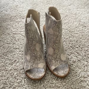 Women’s Snakeskin Volatile Wedge/Heel.